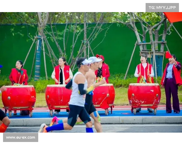 2017广东马拉松激情开跑万人奔跑展南粤风采